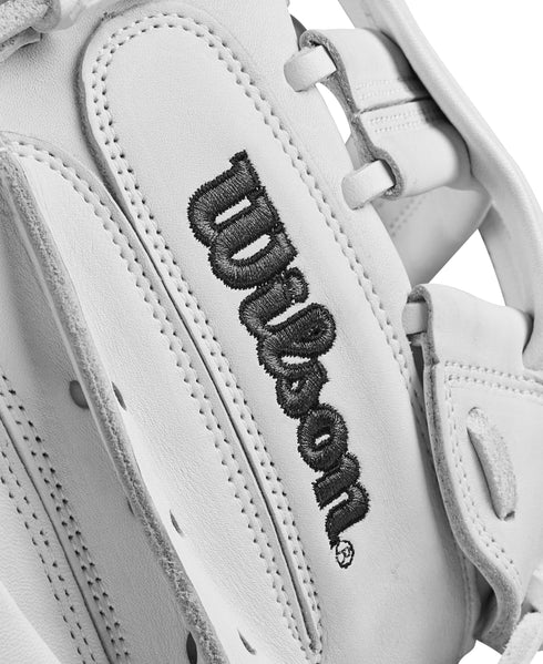Wilson 2025 A1000® CM33 33in Softball Catcher’s Mitt