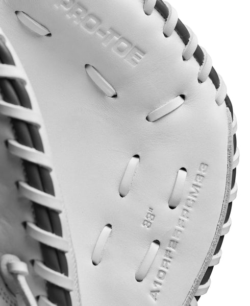 Wilson 2025 A1000® CM33 33in Softball Catcher’s Mitt